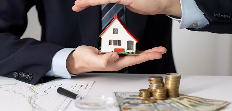 Who Do We Buy Houses From in Leisure City, FL?